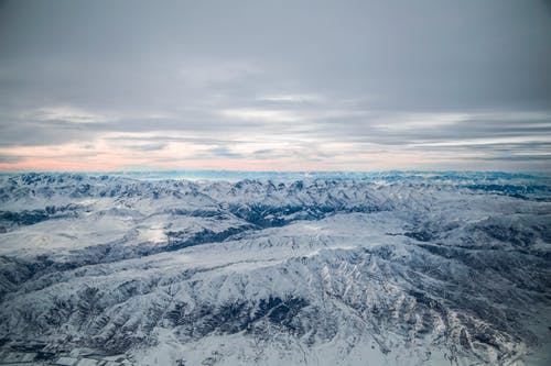 地平线上的雪原 · 免费素材图片