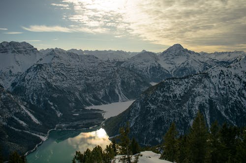 日落时的雪帽山脉 · 免费素材图片
