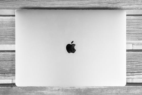 银色macbook · 免费素材图片
