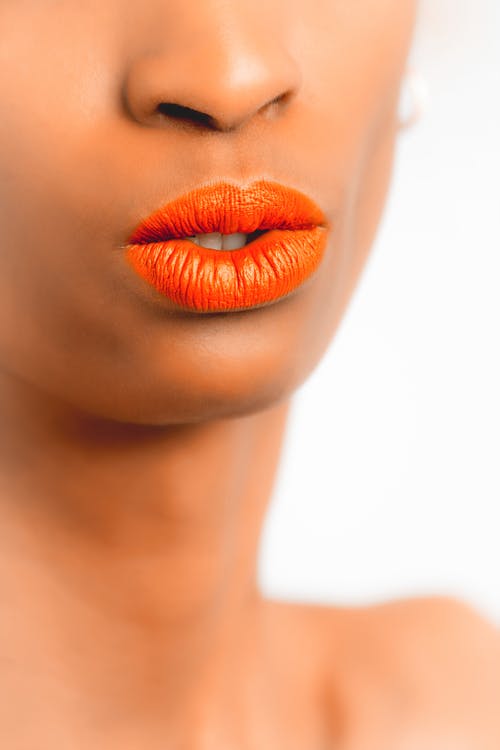 妇女的橙色唇膏 · 免费素材图片