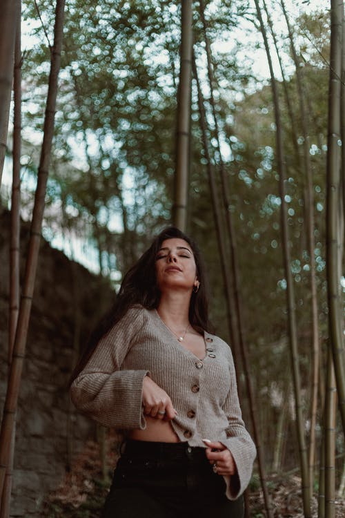 有关垂直拍摄, 女人, 树木的免费素材图片