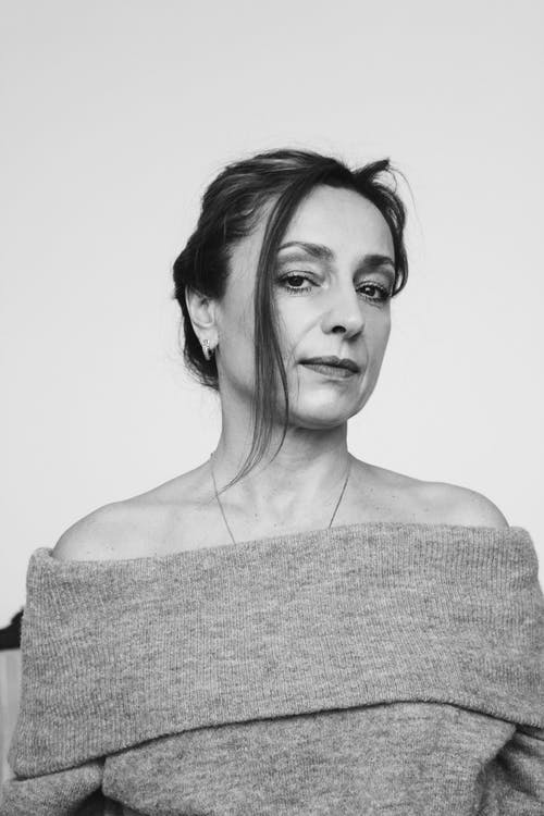 有关单色, 垂直拍摄, 女人的免费素材图片