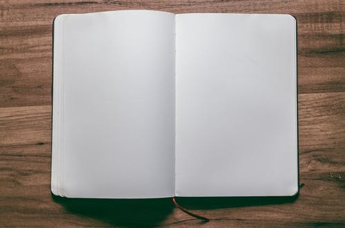 空白页的笔记本 · 免费素材图片