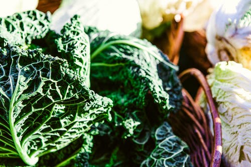 篮子里的绿色蔬菜 · 免费素材图片
