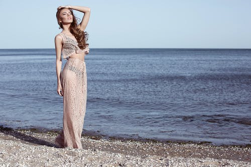 女孩穿着豹子掩盖 · 免费素材图片