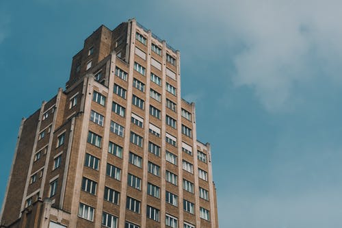 高层建筑的低角度摄影 · 免费素材图片