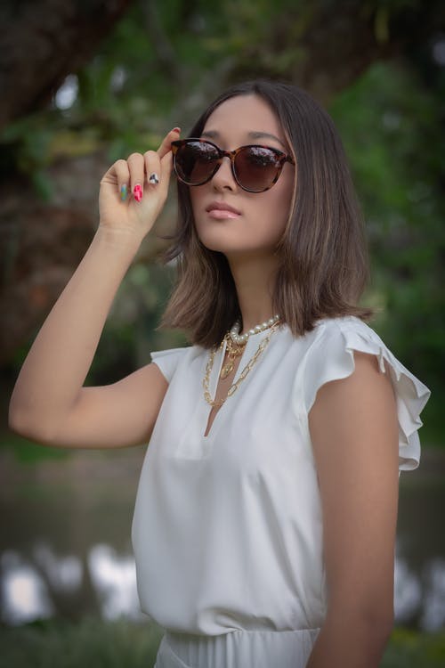 有关人, 垂直拍摄, 墨镜的免费素材图片