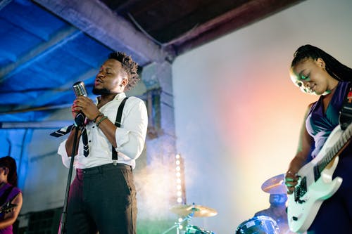 有关人, 吉他手, 唱歌的免费素材图片