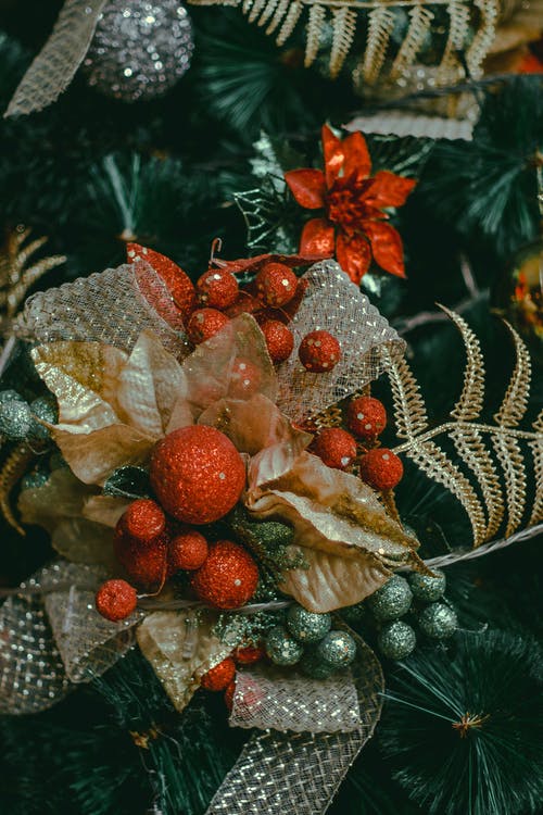 多彩多姿的圣诞花环 · 免费素材图片