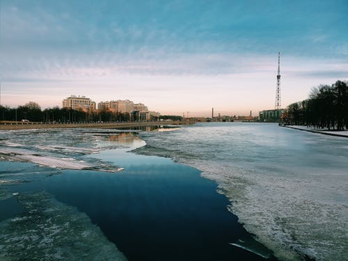 沃特河附近的树木 · 免费素材图片