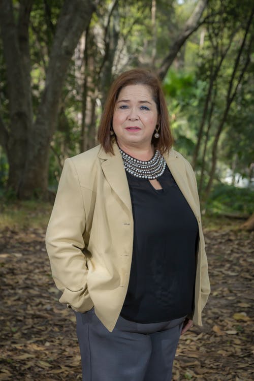 有关上班服, 垂直拍摄, 女人的免费素材图片