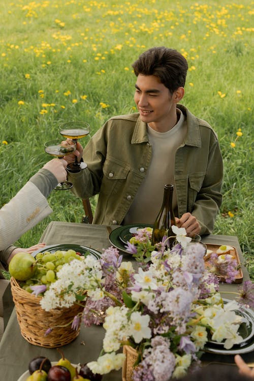 有关人, 垂直拍摄, 微笑的免费素材图片