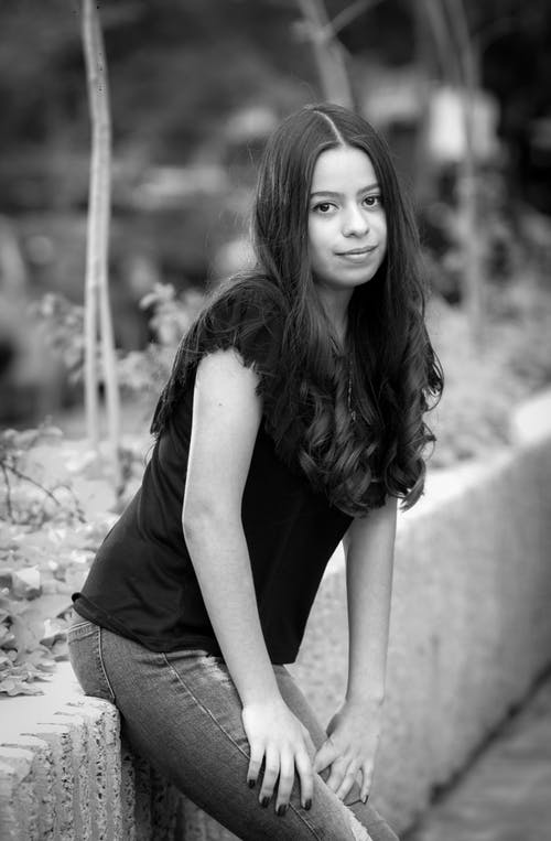 有关休闲装, 坐, 垂直拍摄的免费素材图片