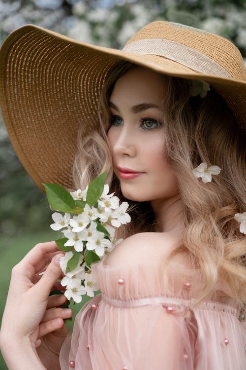 有关垂直拍摄, 女人, 帽子的免费素材图片