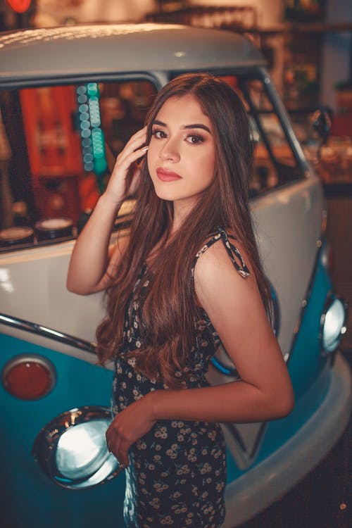 有关垂直拍摄, 女人, 模特儿的免费素材图片