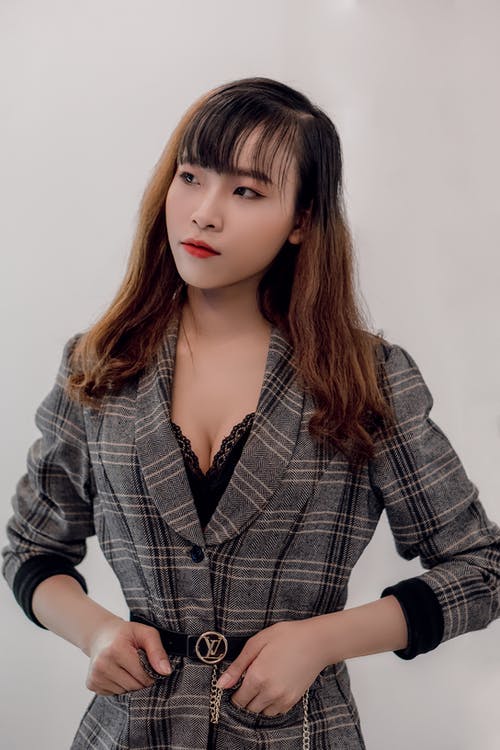 有关人, 双手插在口袋里, 垂直拍摄的免费素材图片