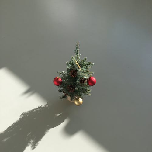 有关圣诞气氛, 耶誔球饰品, 圣诞节装饰的免费素材图片