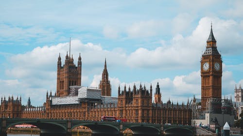 威斯敏斯特宫和大笨钟，伦敦，英国 · 免费素材图片