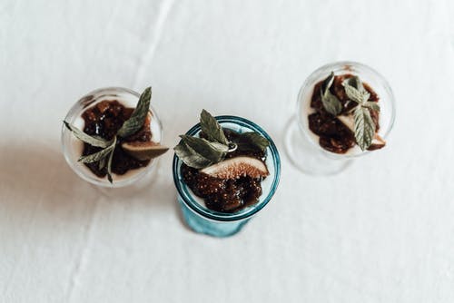 透明玻璃碗里的绿叶 · 免费素材图片