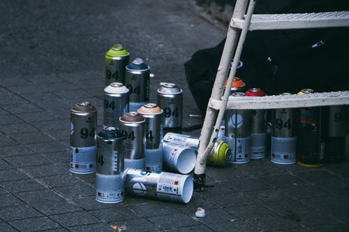 灰色混凝土喷罐 · 免费素材图片