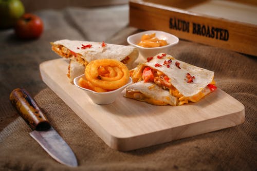 棕色木砧板上的三明治 · 免费素材图片