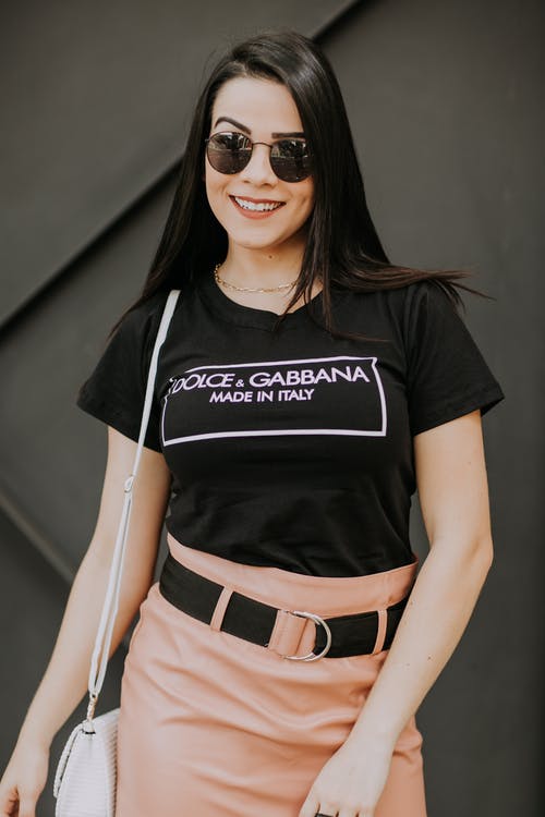 有关t恤, 墨镜, 女人的免费素材图片