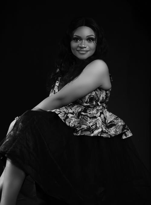 有关单色, 坐, 垂直拍摄的免费素材图片