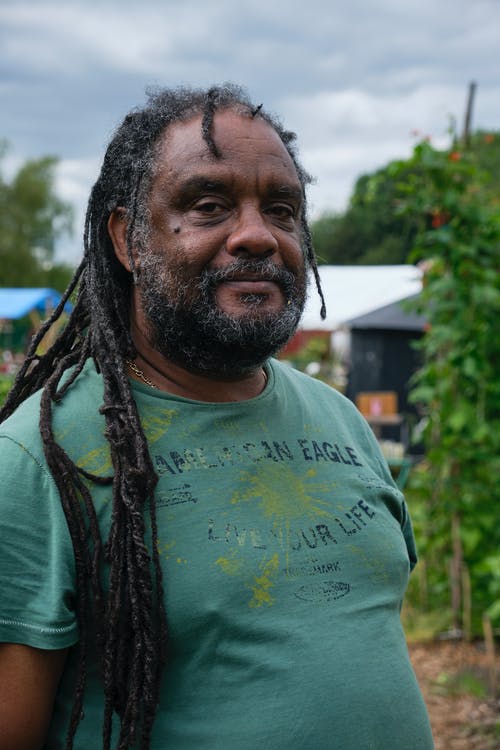 有关t恤, 人, 休闲服装的免费素材图片