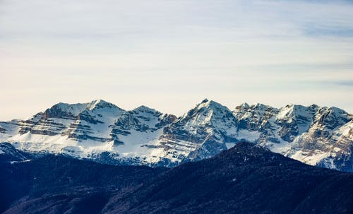 冰雪覆盖的山峰 · 免费素材图片