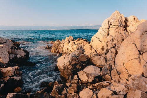 水体和岩层 · 免费素材图片