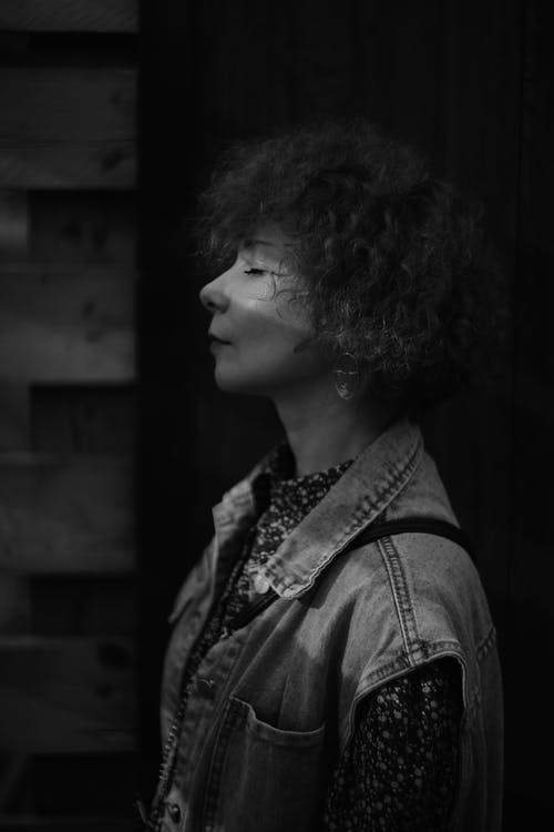 有关女人, 室内, 成人的免费素材图片