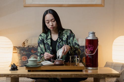 有关女人, 敬茶礼仪, 茶具的免费素材图片