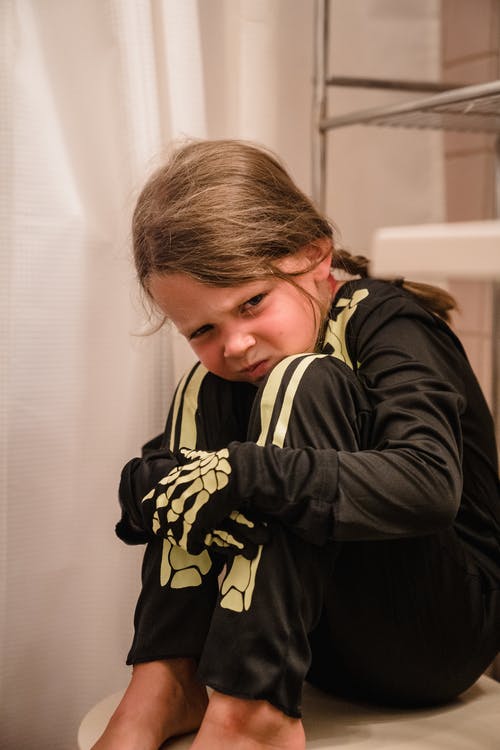 有关人脸, 坐, 女孩的免费素材图片