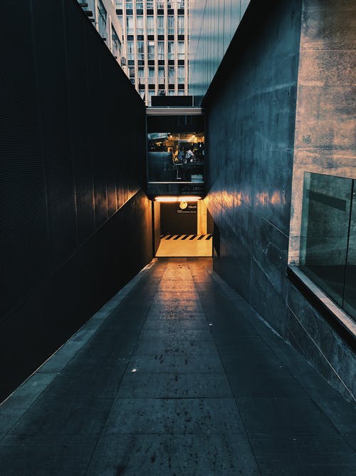 空旷的走廊 · 免费素材图片