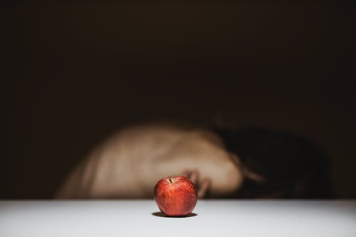 桌上的红苹果水果 · 免费素材图片