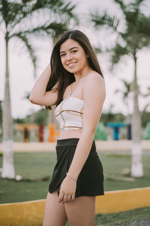 抹胸的女人 · 免费素材图片