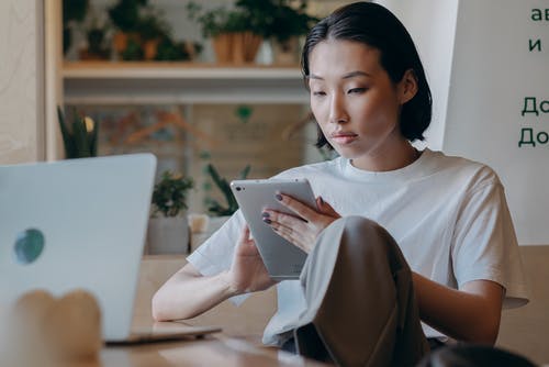 有关女人, 女商人, 室内的免费素材图片