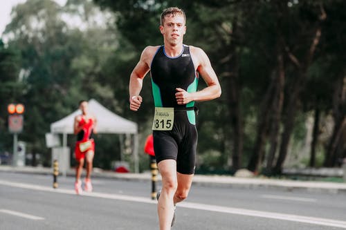 有关举起手臂, 人, 健康的免费素材图片