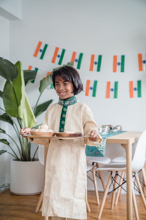 有关传统服装, 儿童, 四分之三长度的免费素材图片