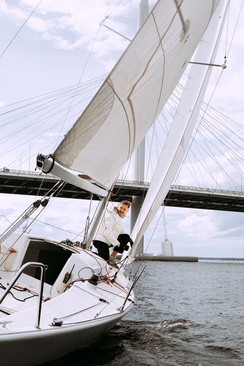 白色帆船在海上 · 免费素材图片