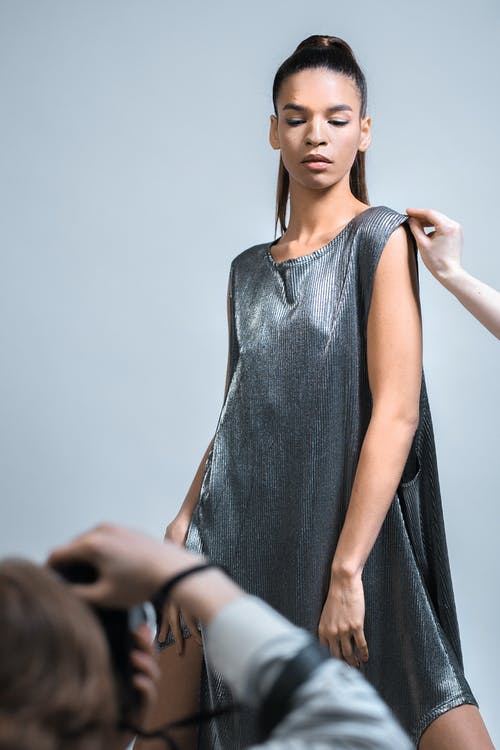 有关垂直拍摄, 女人, 工作室的免费素材图片