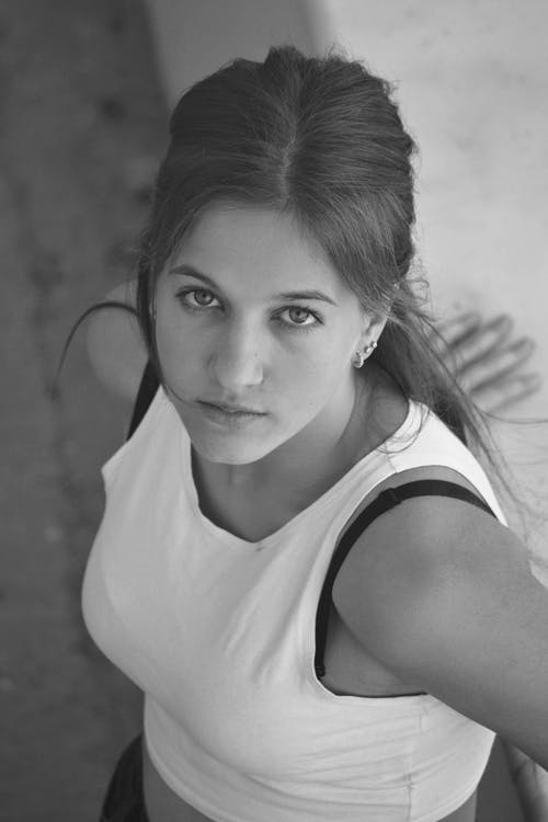 有关人, 單色, 垂直拍摄的免费素材图片