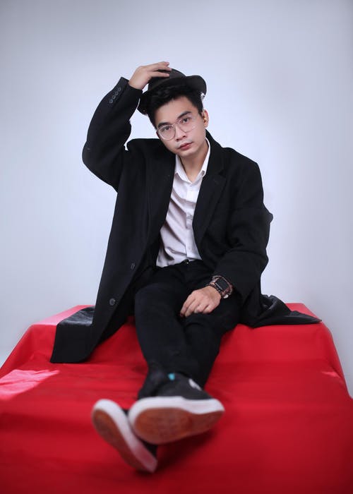 有关人, 坐, 垂直拍摄的免费素材图片