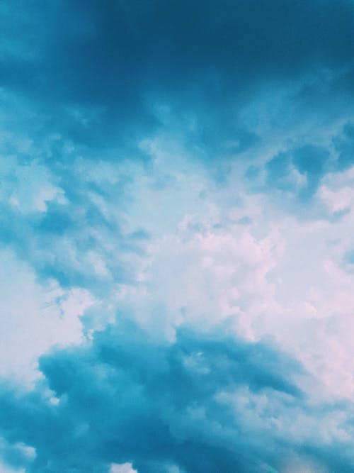 蓝色和白色多云的天空 · 免费素材图片