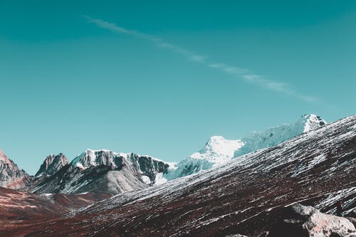 大雪覆盖的山脉 · 免费素材图片