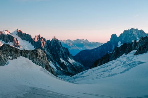 黎明时雪山的照片 · 免费素材图片