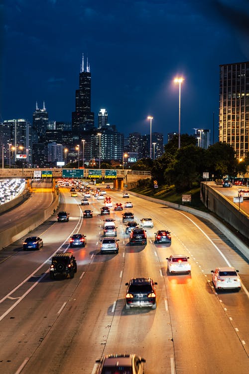 道路上的汽车 · 免费素材图片