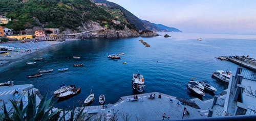 白天港口鸟瞰图 · 免费素材图片