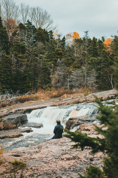 有关人, 坐, 垂直拍摄的免费素材图片