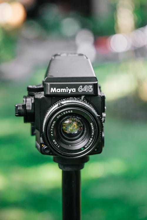 黑色mamiya 645相机的浅焦点照片 · 免费素材图片